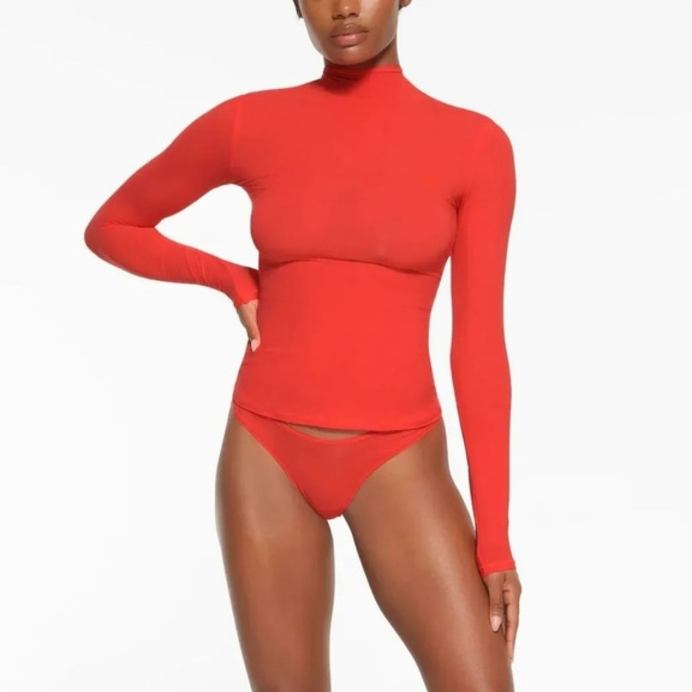 SKIMS FITS EVERYBODY TURTLENECK TOP